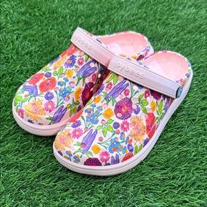 Joybees women’s Varsity Clog in Pink Floral Print